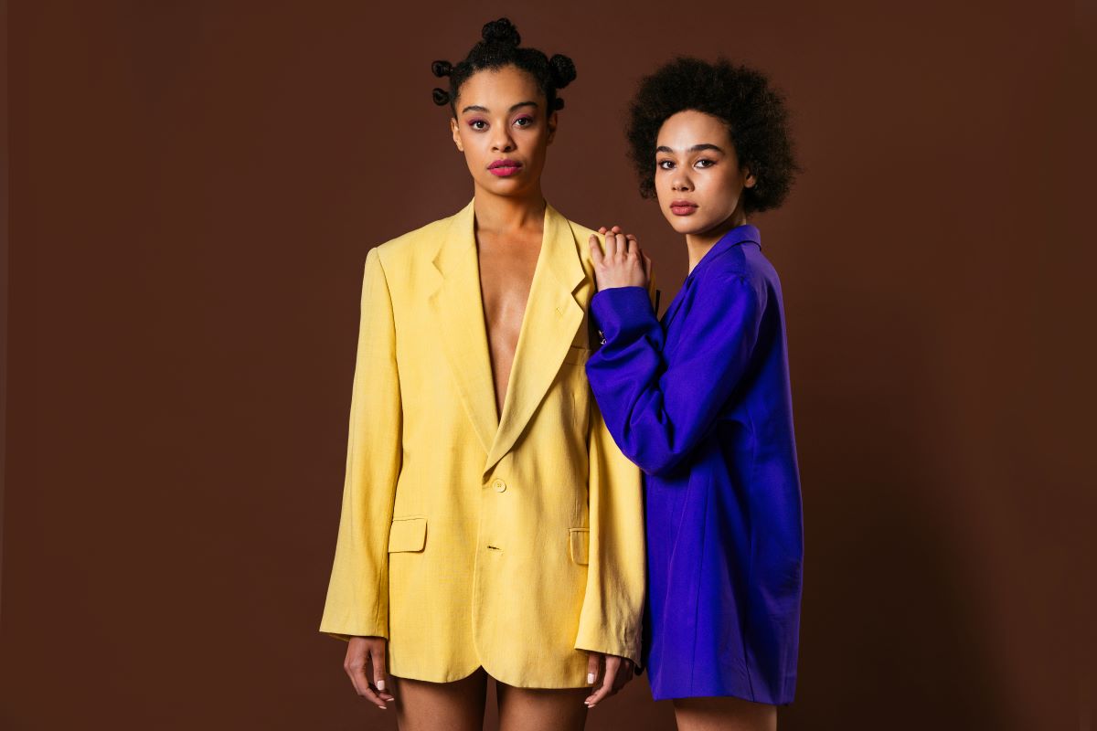 Dlaczego damskie marynarki podbiły kobiece serca?